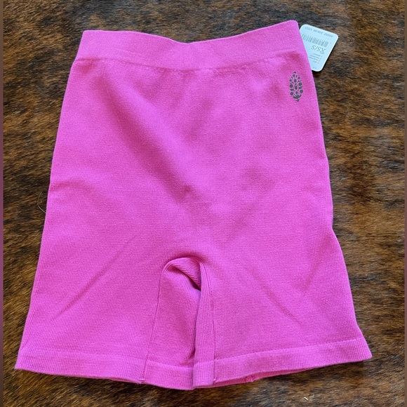 Free People Pants - NWT Free People Fuchsia Pink Ribbed Athletic Workout Shorts